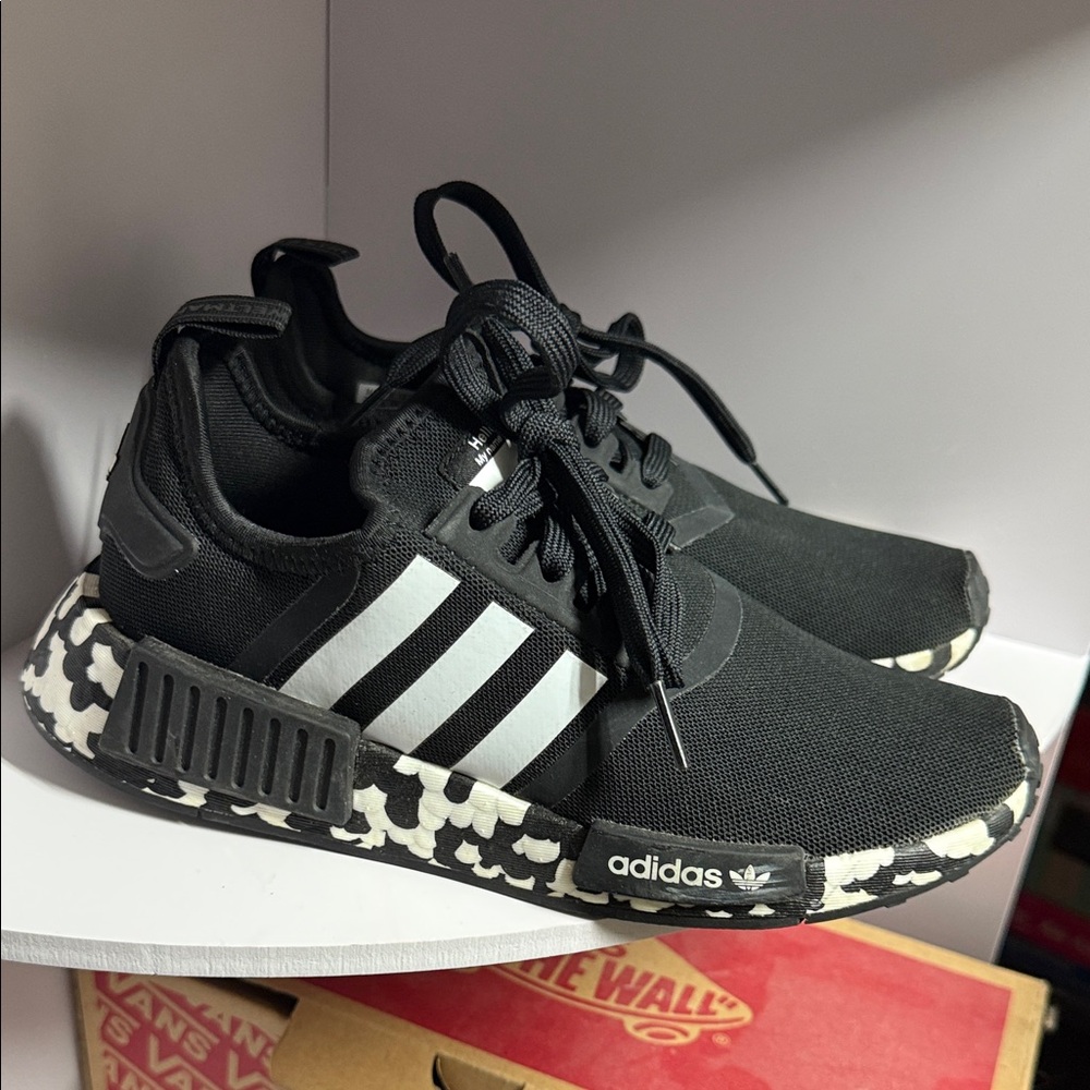 adidas Kids Black Sneakers with White Stripes and Patterned Midsole